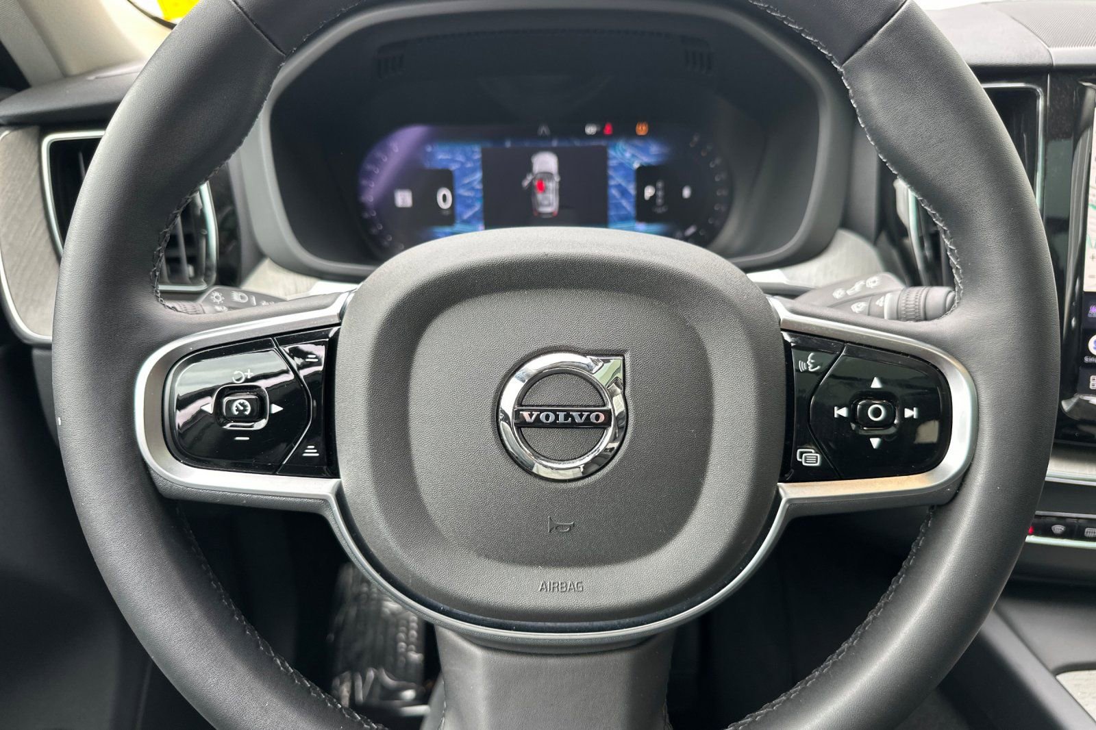 Used 2025 Volvo XC60 B5 Plus AWD/4WD image 27