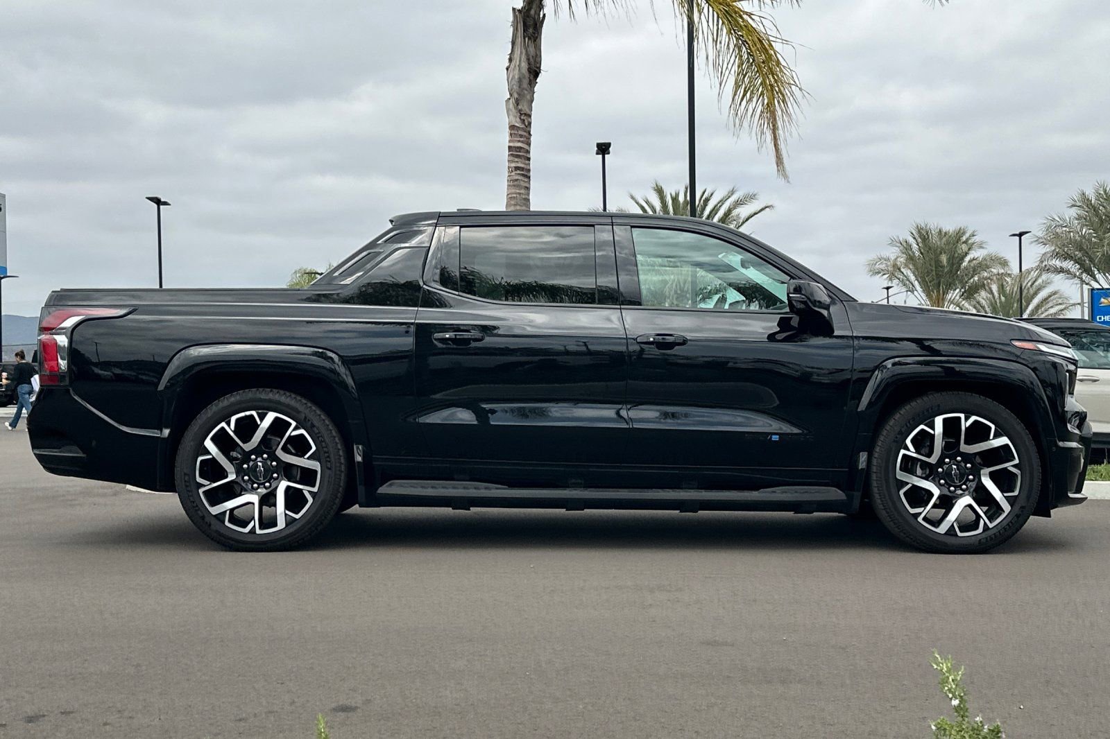 Used 2024 Chevrolet Silverado EV RST AWD/4WD image 3