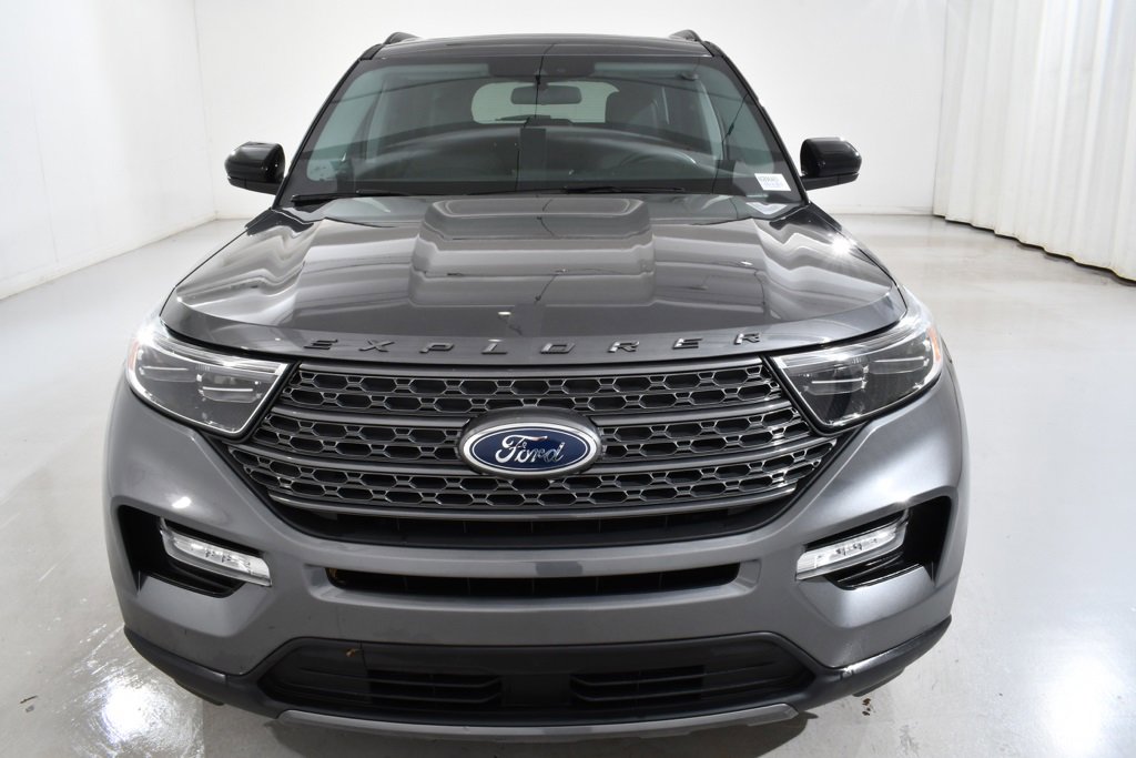 Used 2022 Ford Explorer XLT w/ Equipment Group 202A image 3