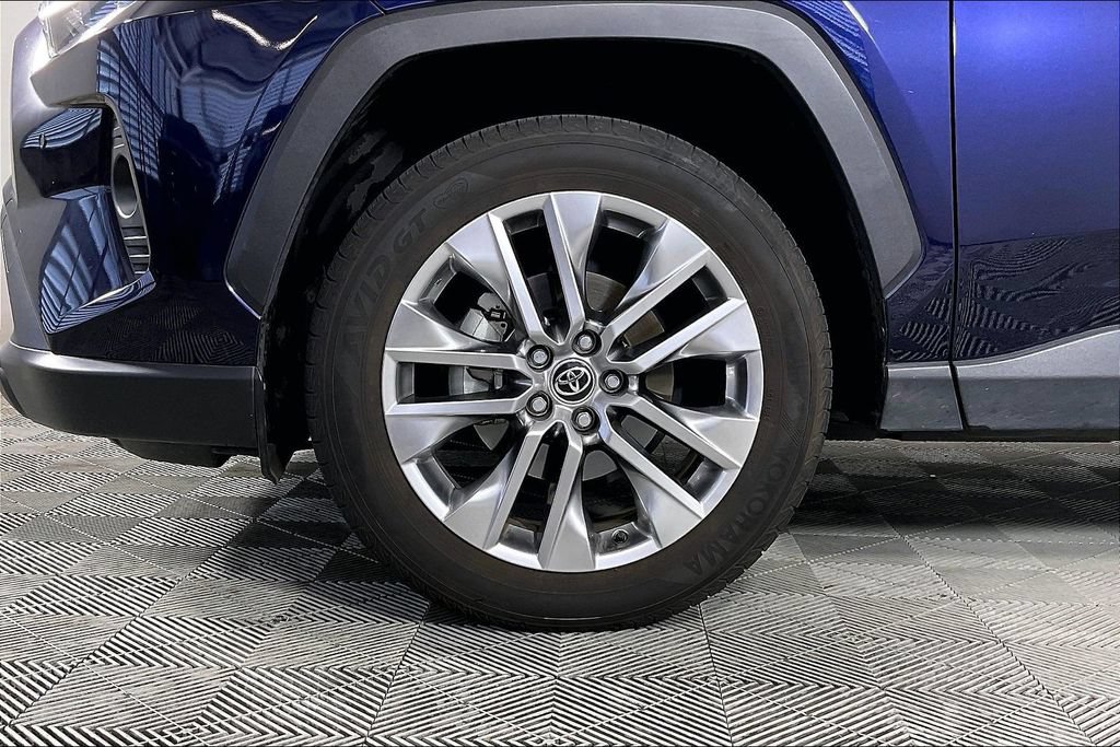 Used 2021 Toyota RAV4 XLE Premium FWD image 8
