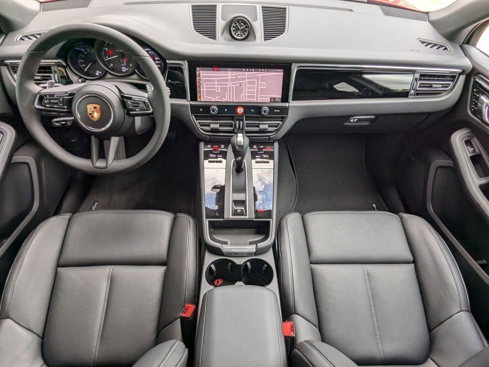 Certified 2025 Porsche Macan image 22