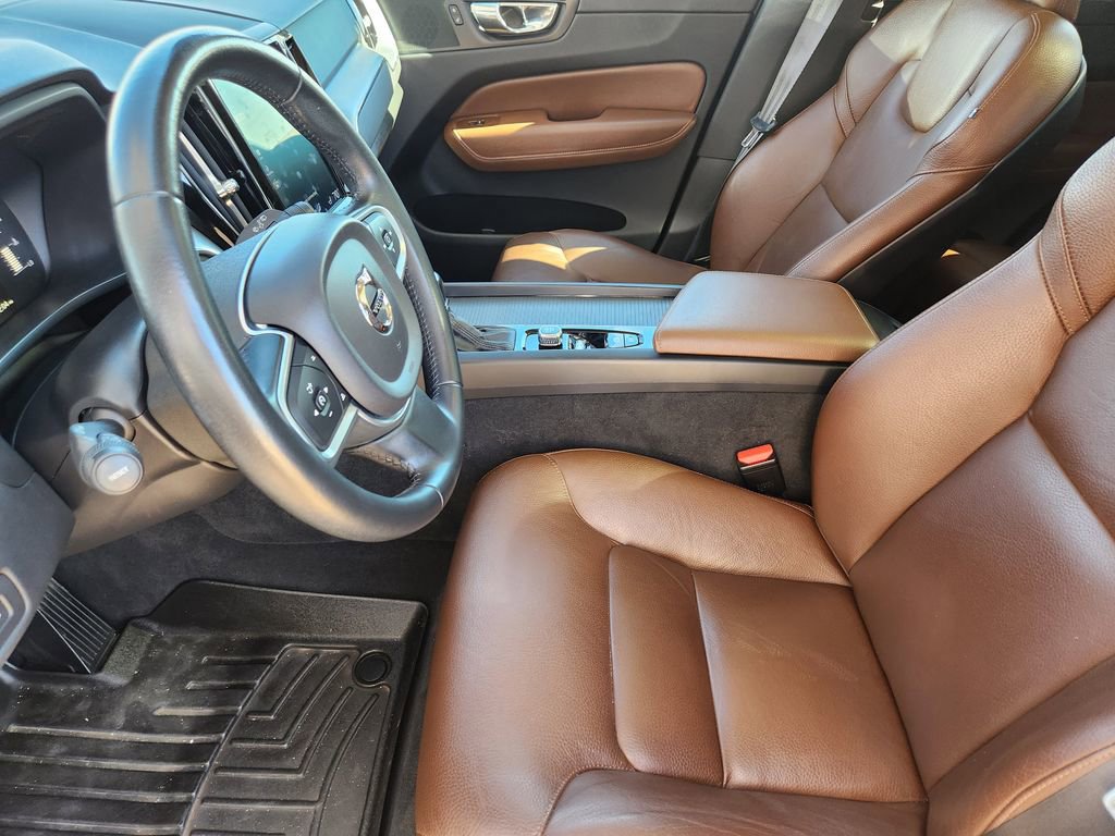 Used 2019 Volvo XC60 T6 Momentum w/ Advanced Package image 3