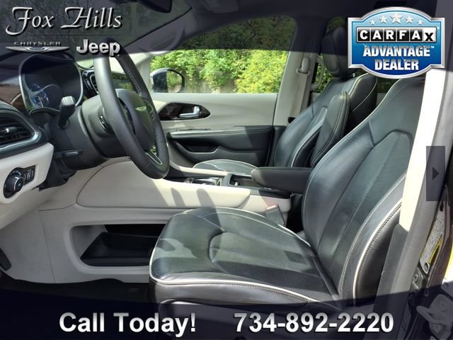 Used 2023 Chrysler Pacifica Limited FWD image 16