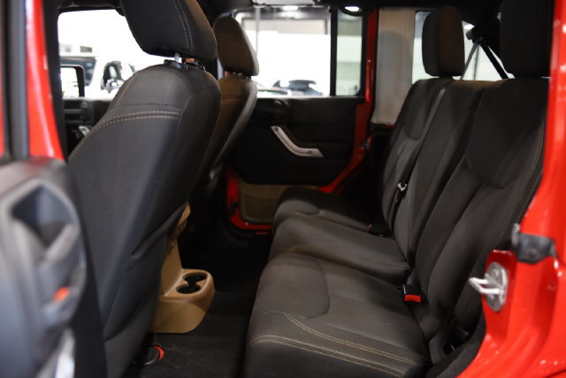 Used 2015 Jeep Wrangler Unlimited Sahara w/ Connectivity Group AWD/4WD image 16