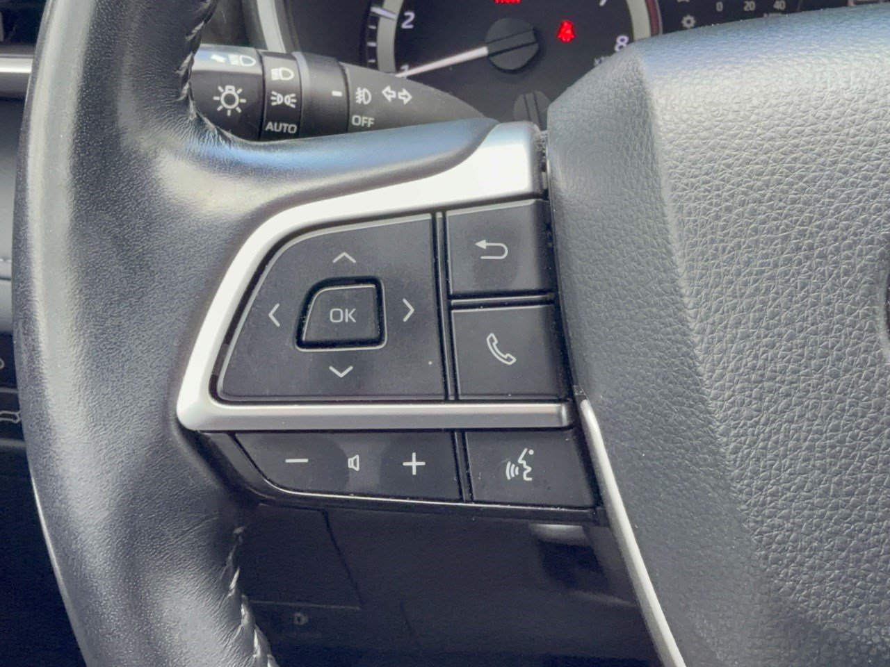 Used 2023 Toyota Highlander XLE FWD image 18