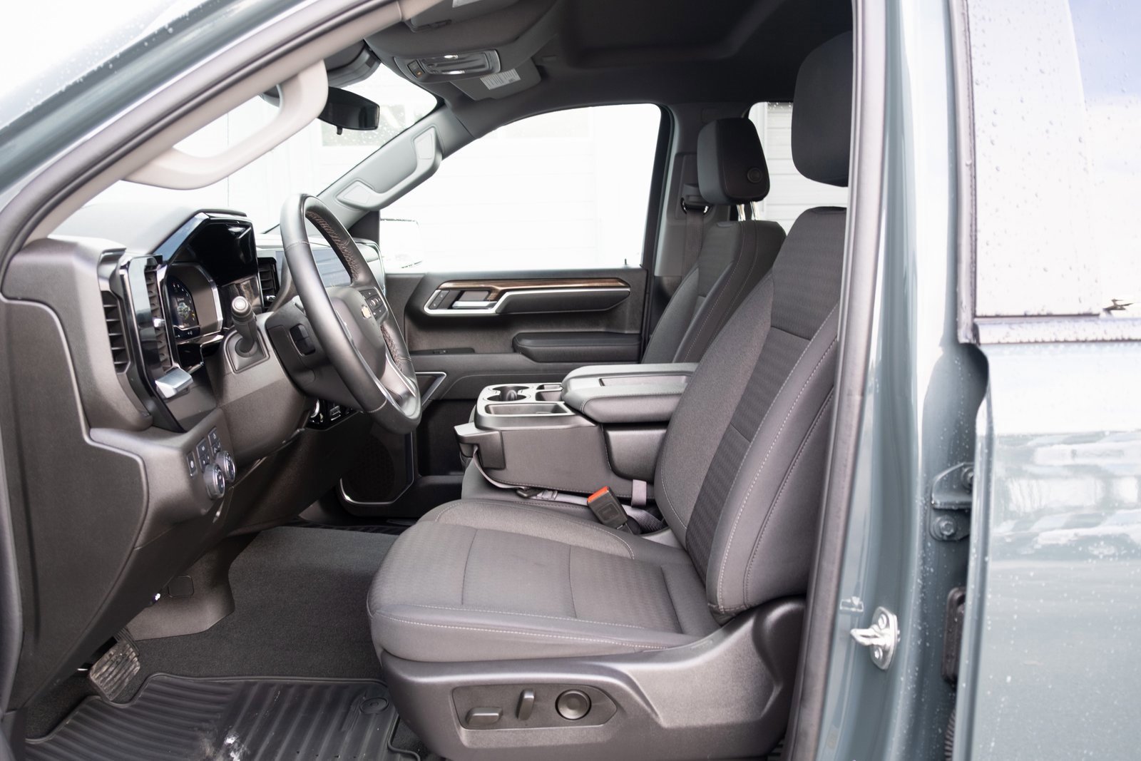 Used 2025 Chevrolet Silverado 1500 LT image 11