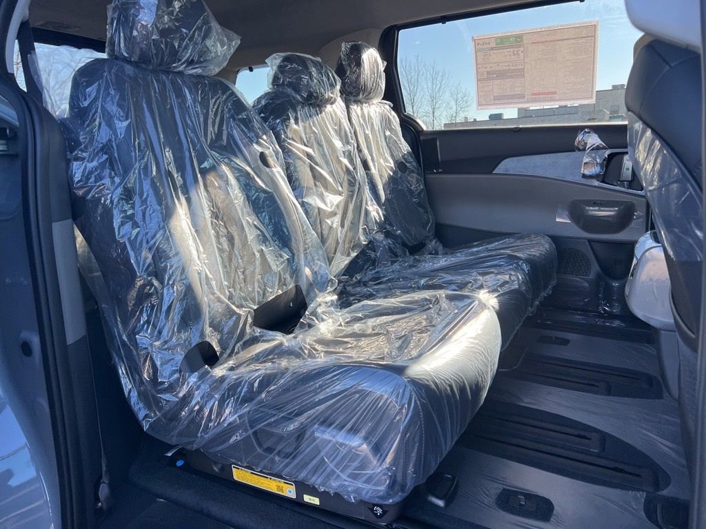 New 2026 Kia Carnival EX image 14