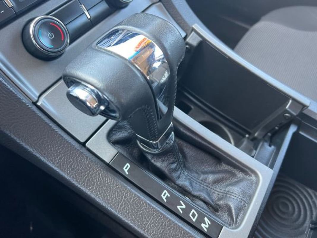 Used 2010 Ford Taurus SEL image 16