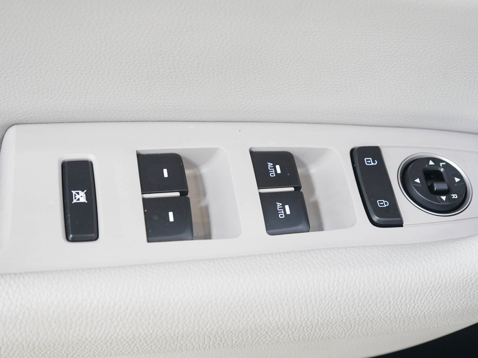 Used 2018 Hyundai Sonata Limited w/ Cargo Package FWD image 19