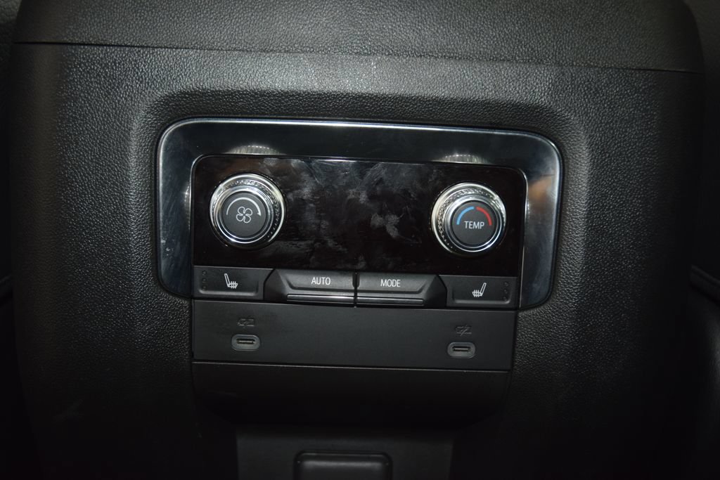 Used 2024 GMC Yukon XL Denali AWD/4WD image 46