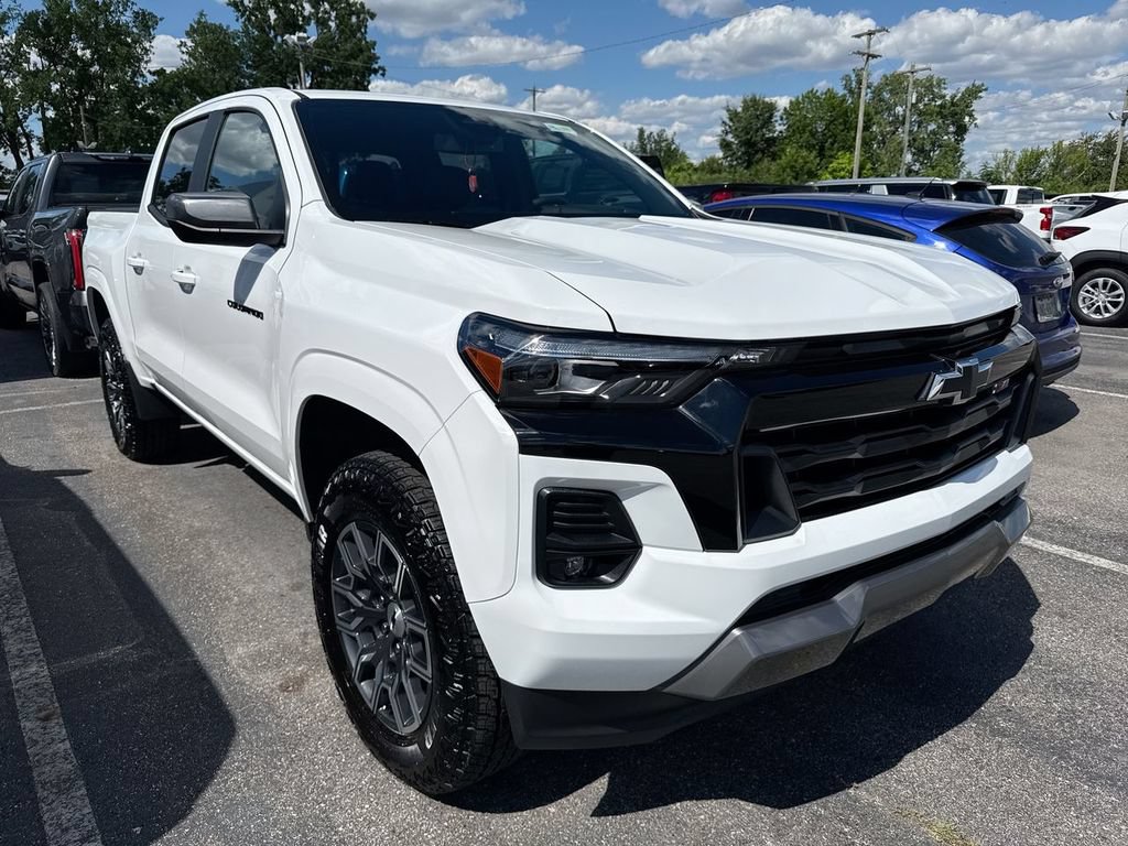 Used 2025 Chevrolet Colorado Z71 AWD/4WD image 4