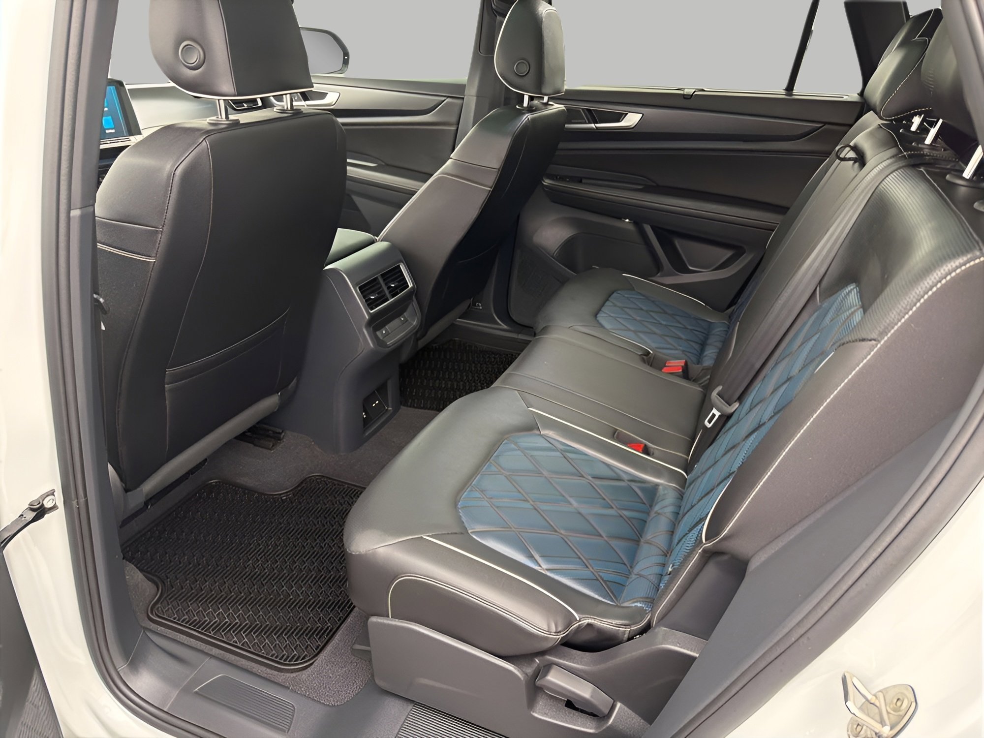 Used 2025 Volkswagen Atlas Cross Sport SEL Premium R-Line image 25