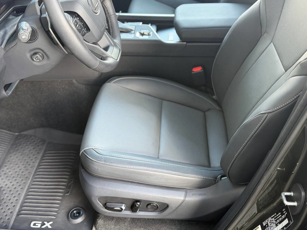 Used 2024 Lexus GX 550 w/ Accessory Package (Z1) image 8