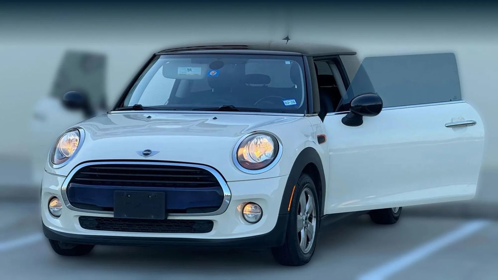 Used 2018 MINI Cooper 2-Door Hardtop image 2