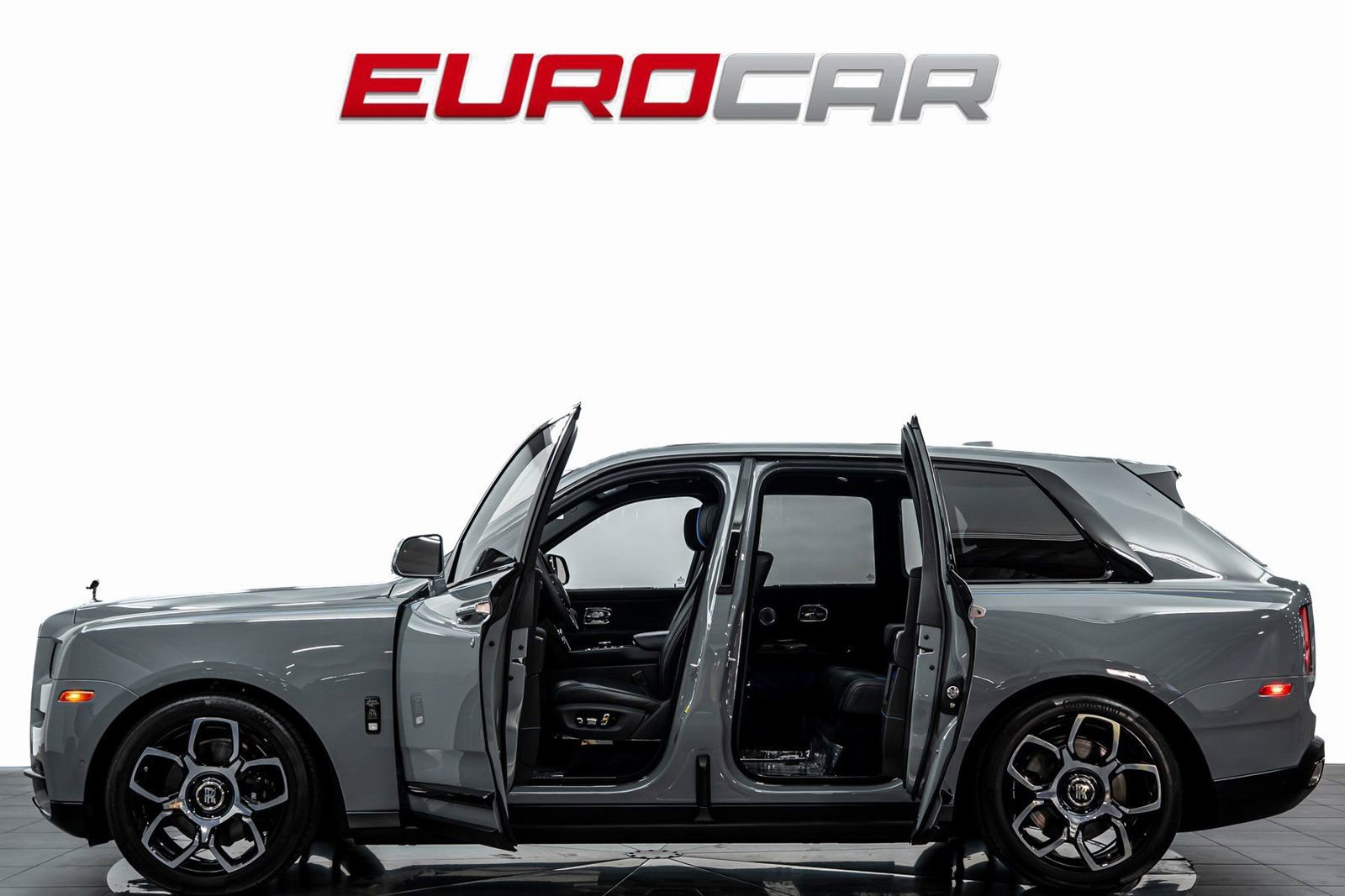 Used 2022 Rolls-Royce Cullinan Black Badge w/ Dark Exterior Package image 3