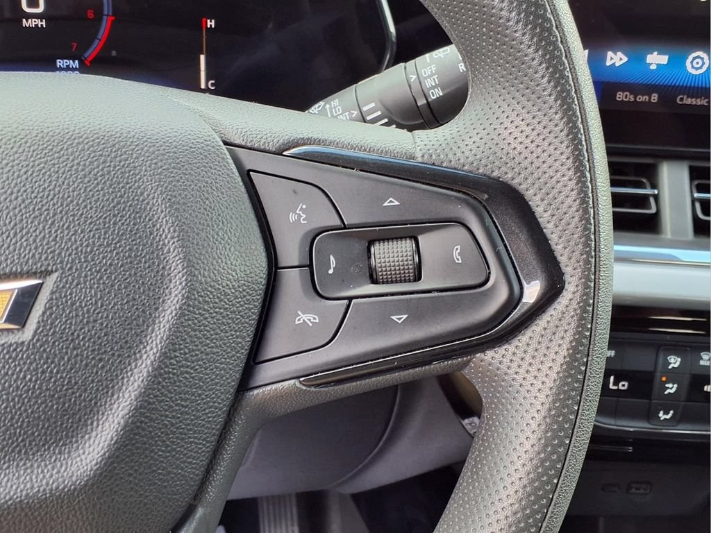 Used 2025 Chevrolet Trax LT FWD image 16
