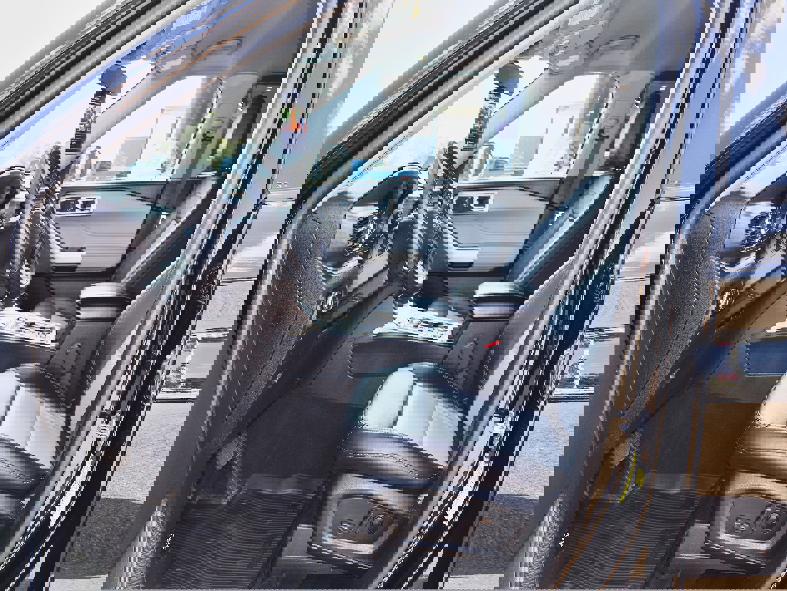 Used 2023 Ford Explorer XLT w/ Equipment Group 202A image 12