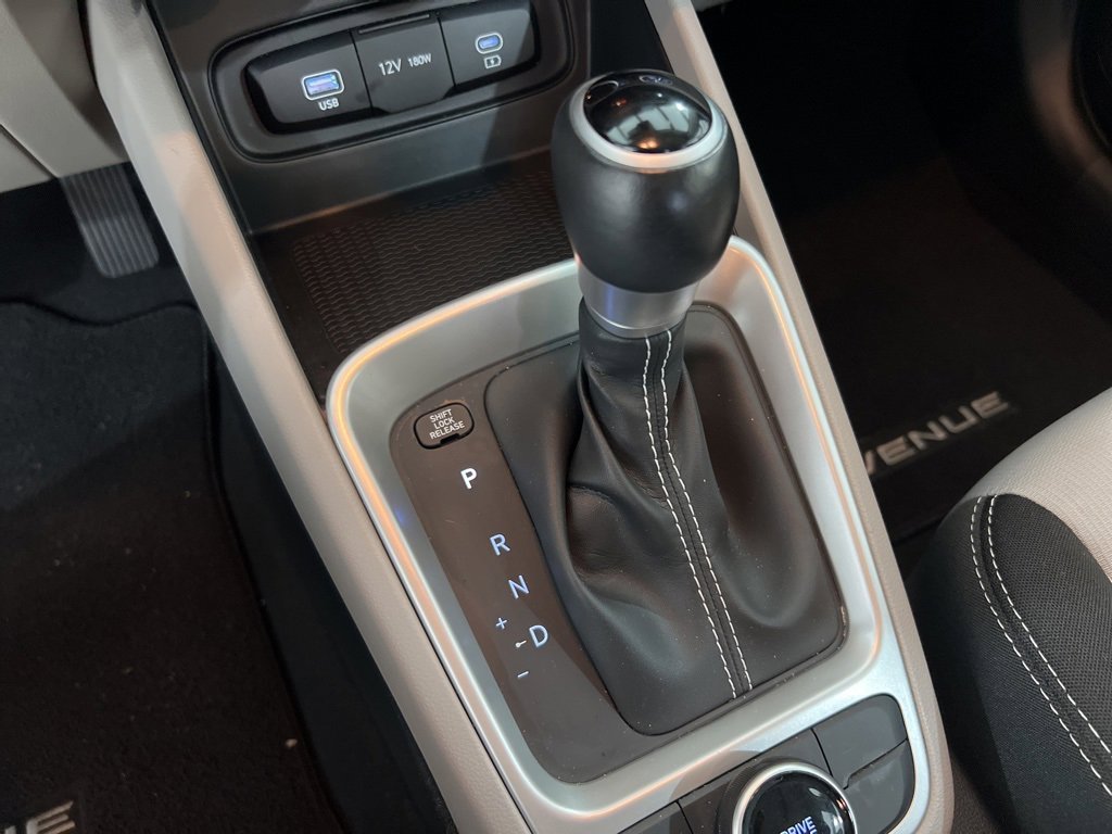 Used 2024 Hyundai Venue SEL image 14