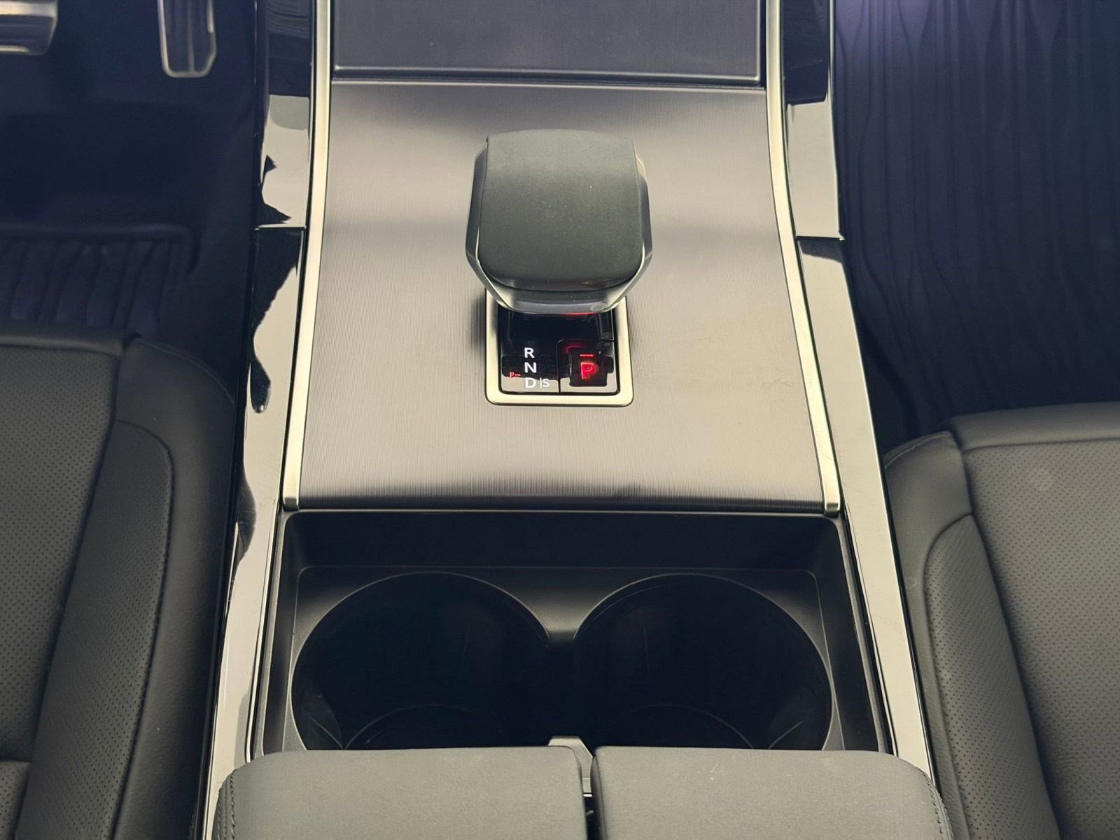 Certified 2026 Land Rover Range Rover Velar Dynamic SE image 19