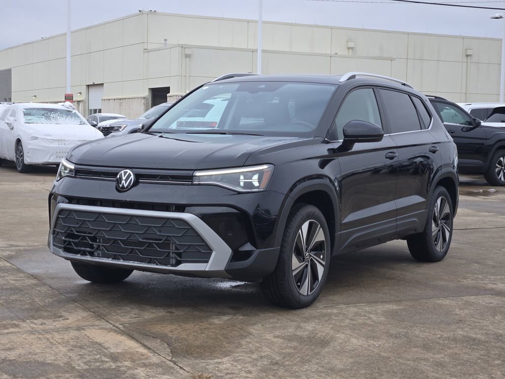 New 2026 Volkswagen Taos SE image 2