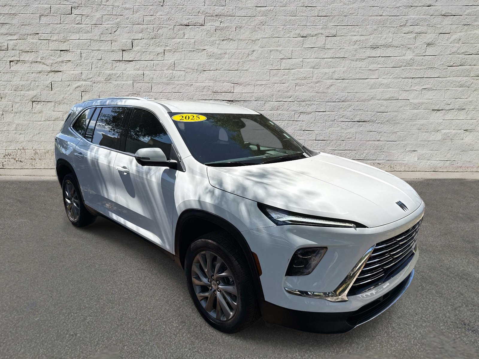Used 2025 Buick Enclave Preferred FWD image 3