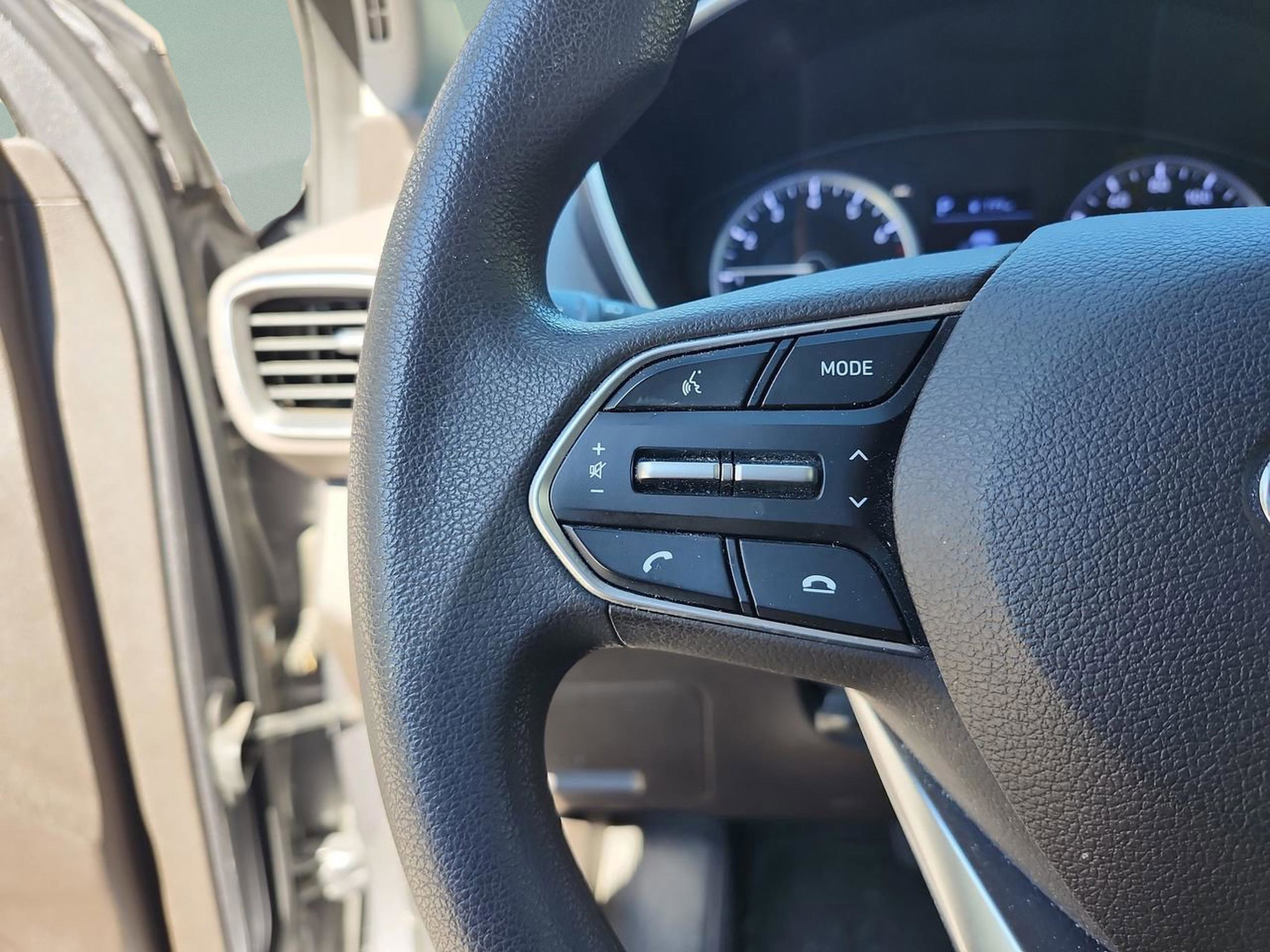 Used 2019 Hyundai Santa Fe SE image 11