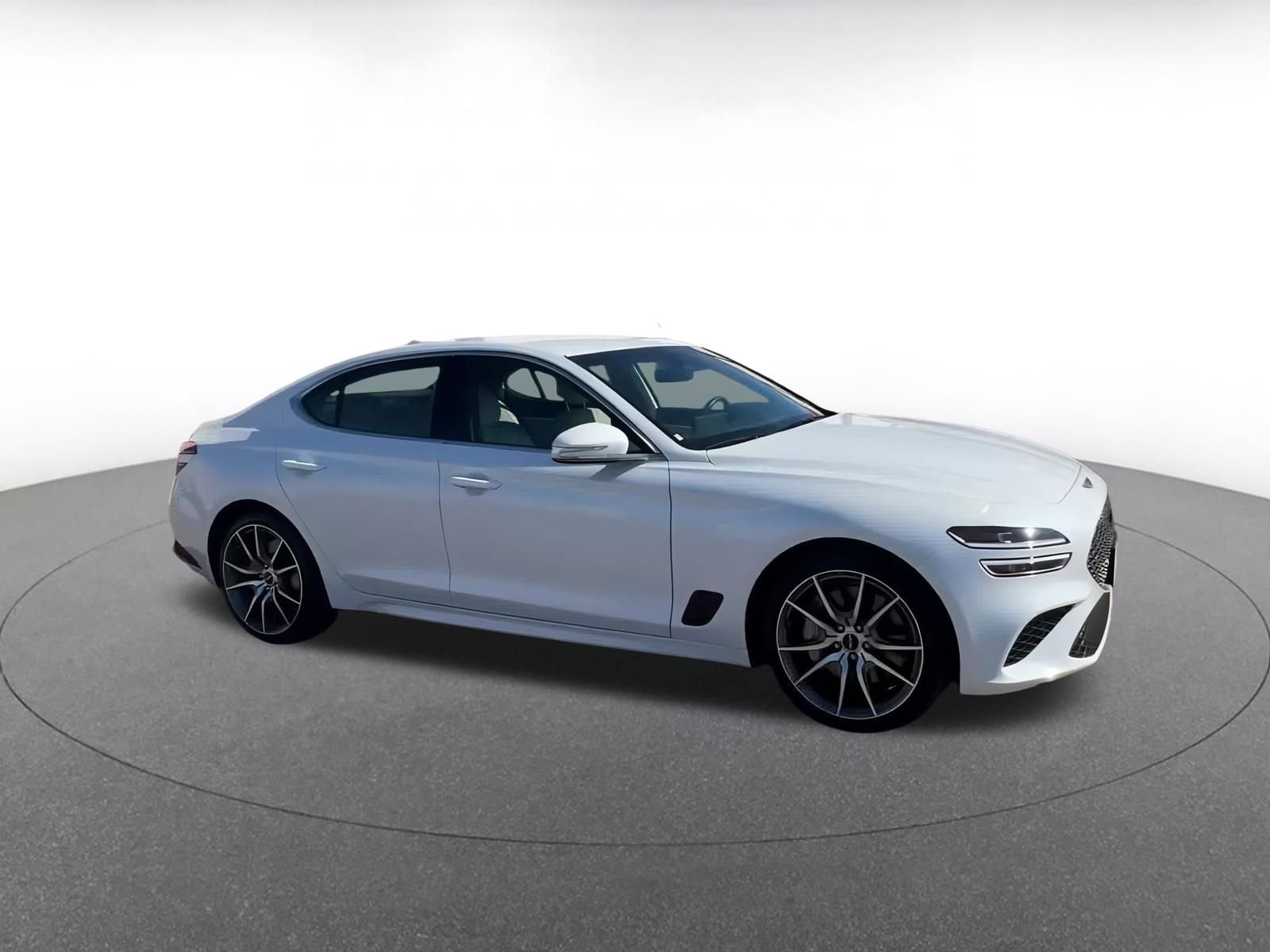Used 2025 Genesis G70 2.5T image 2