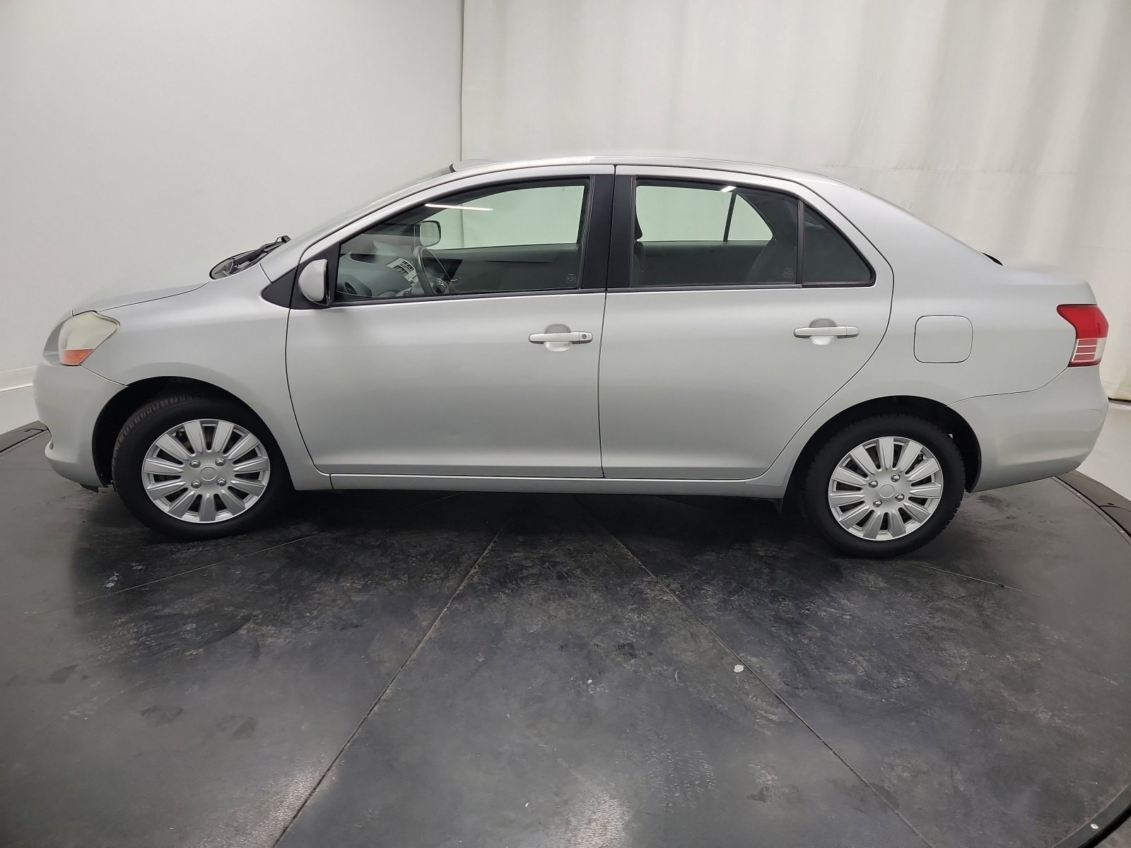 Used 2009 Toyota Yaris Sedan image 4