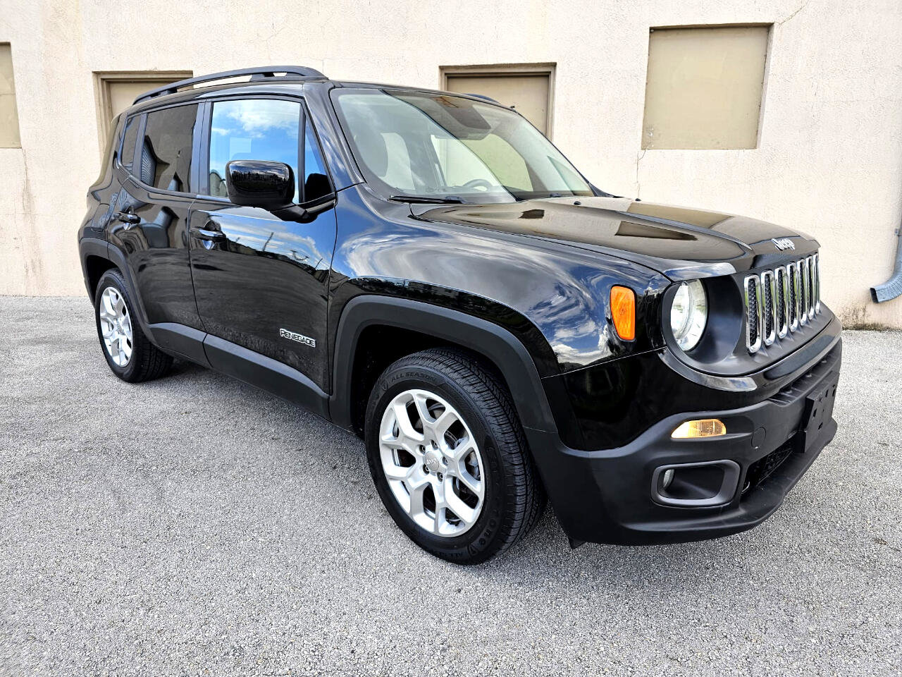 Used 2015 Jeep Renegade Latitude image 13