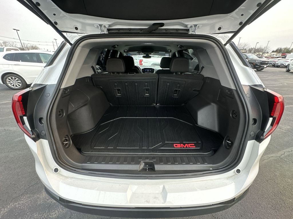 Used 2023 GMC Terrain SLE w/ Elevation Edition image 22