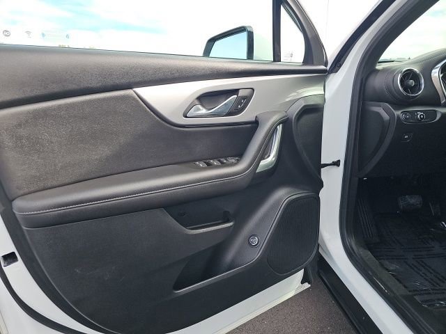 Used 2022 Chevrolet Blazer LT FWD image 17