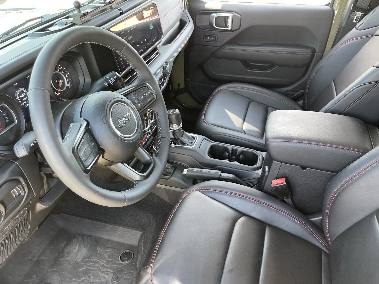 Used 2025 Jeep Gladiator Rubicon AWD/4WD image 19