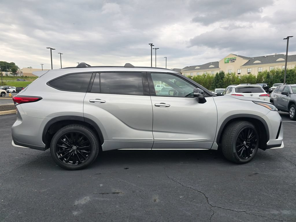 Used 2023 Toyota Highlander XSE AWD/4WD image 9