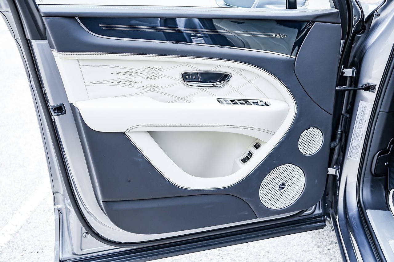 Used 2023 Bentley Bentayga Extended Wheelbase image 26