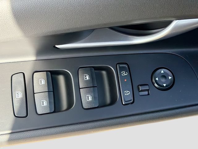 New 2026 Hyundai Elantra SE FWD image 17