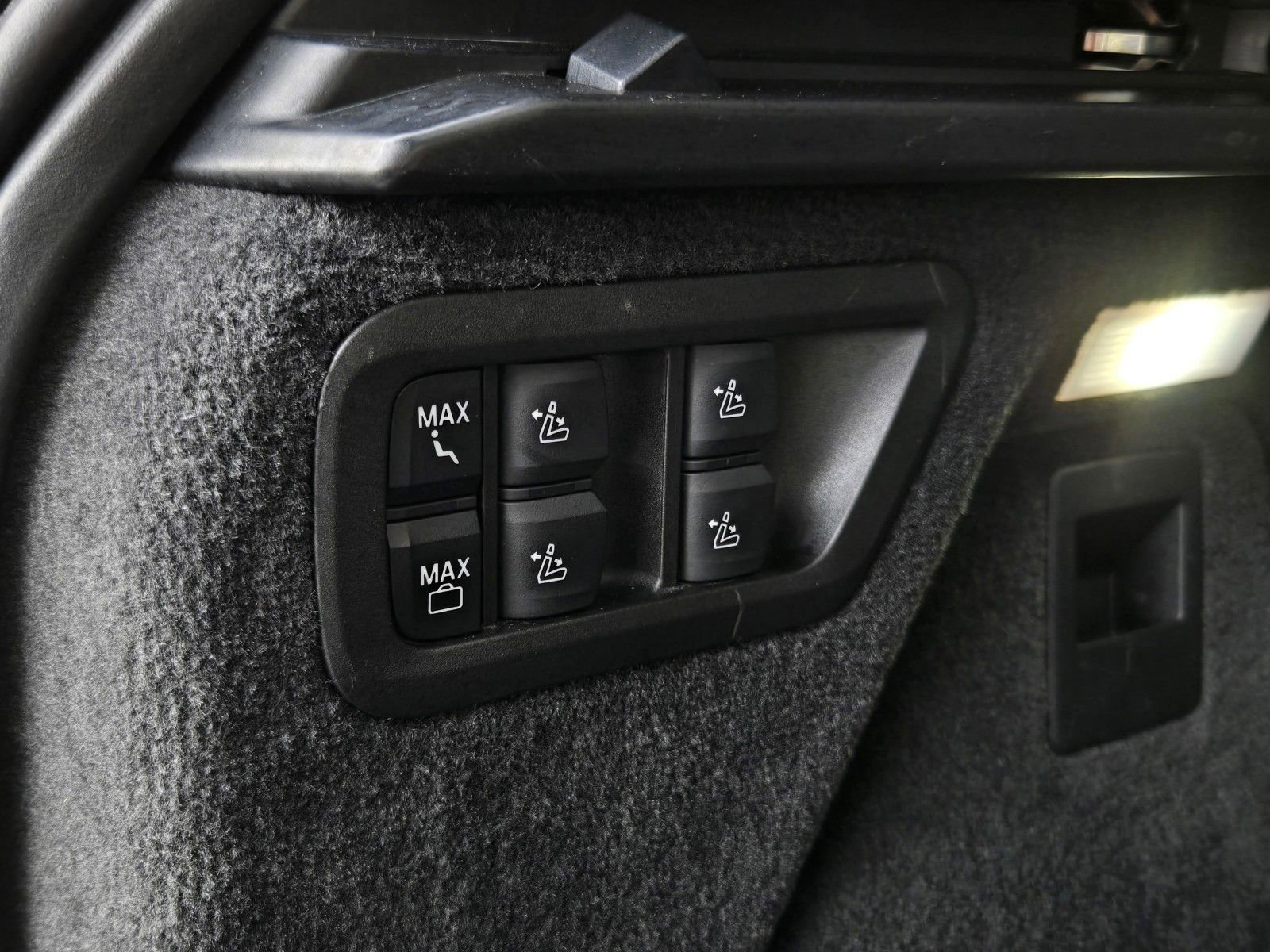 Used 2025 BMW X7 xDrive40i image 33