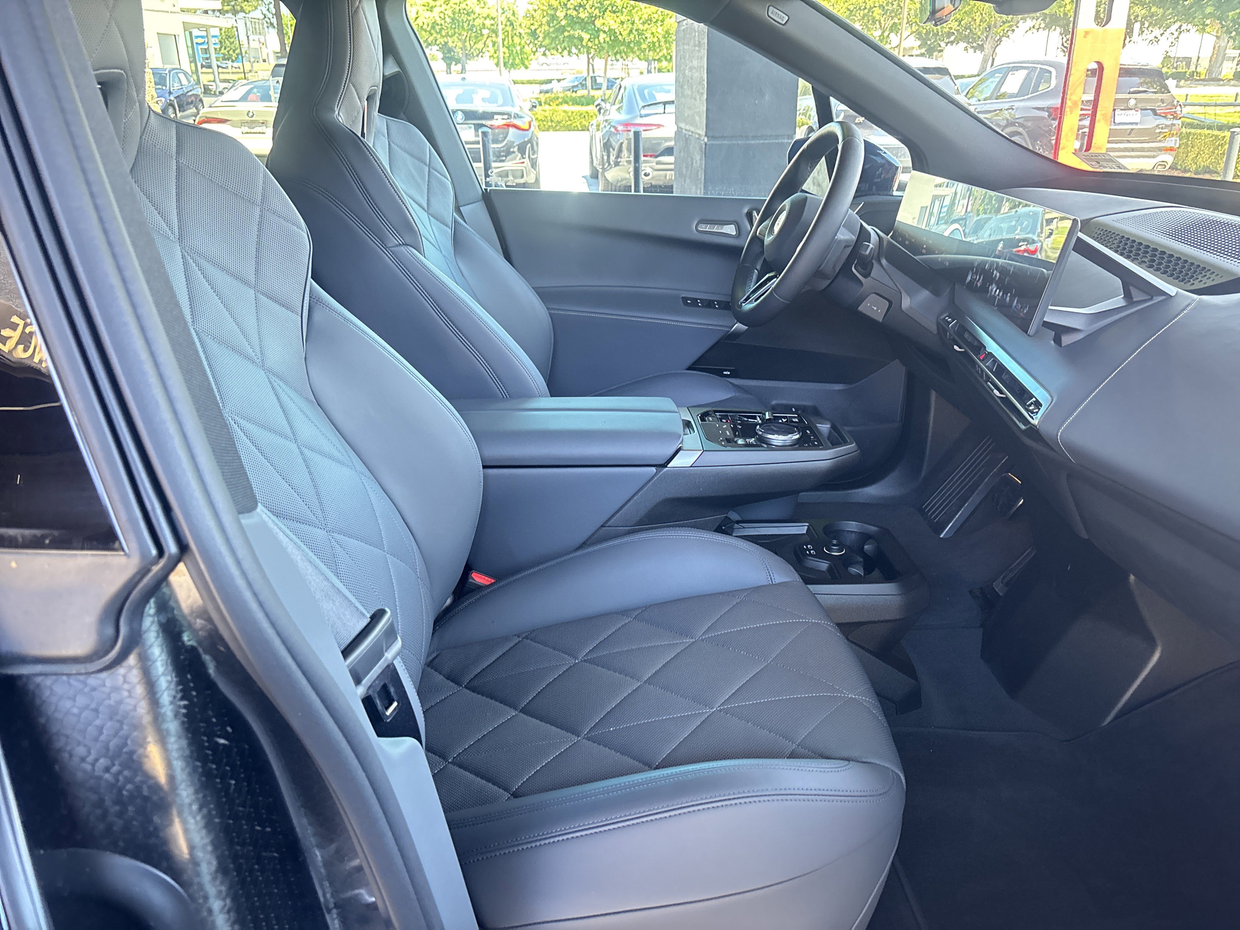 Used 2026 BMW iX xDrive45 w/ M Sport Package AWD/4WD image 32