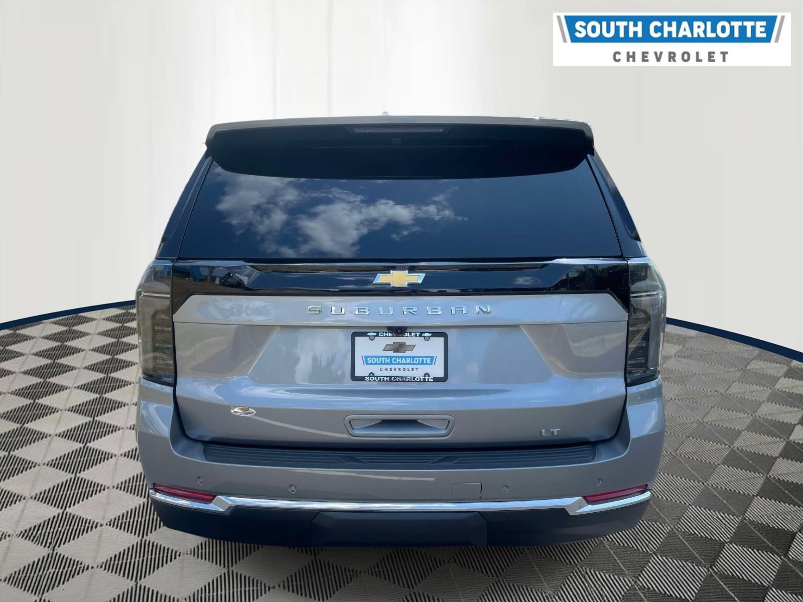 Used 2025 Chevrolet Suburban LT w/ Comfort Package AWD/4WD image 5