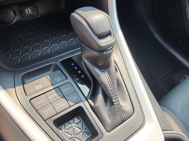 Used 2025 Toyota RAV4 XLE AWD/4WD image 14