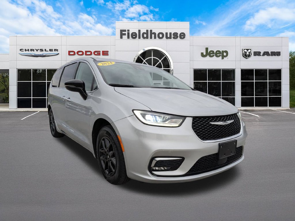 Used 2024 Chrysler Pacifica Touring-L FWD image 9