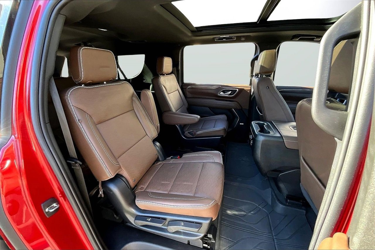 Used 2024 Chevrolet Suburban High Country image 24