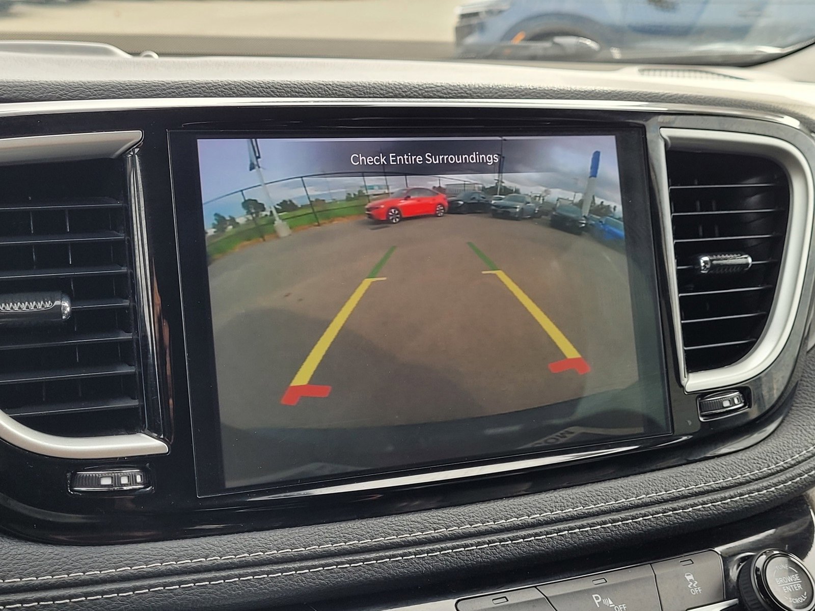 Used 2023 Chrysler Pacifica Touring-L image 25