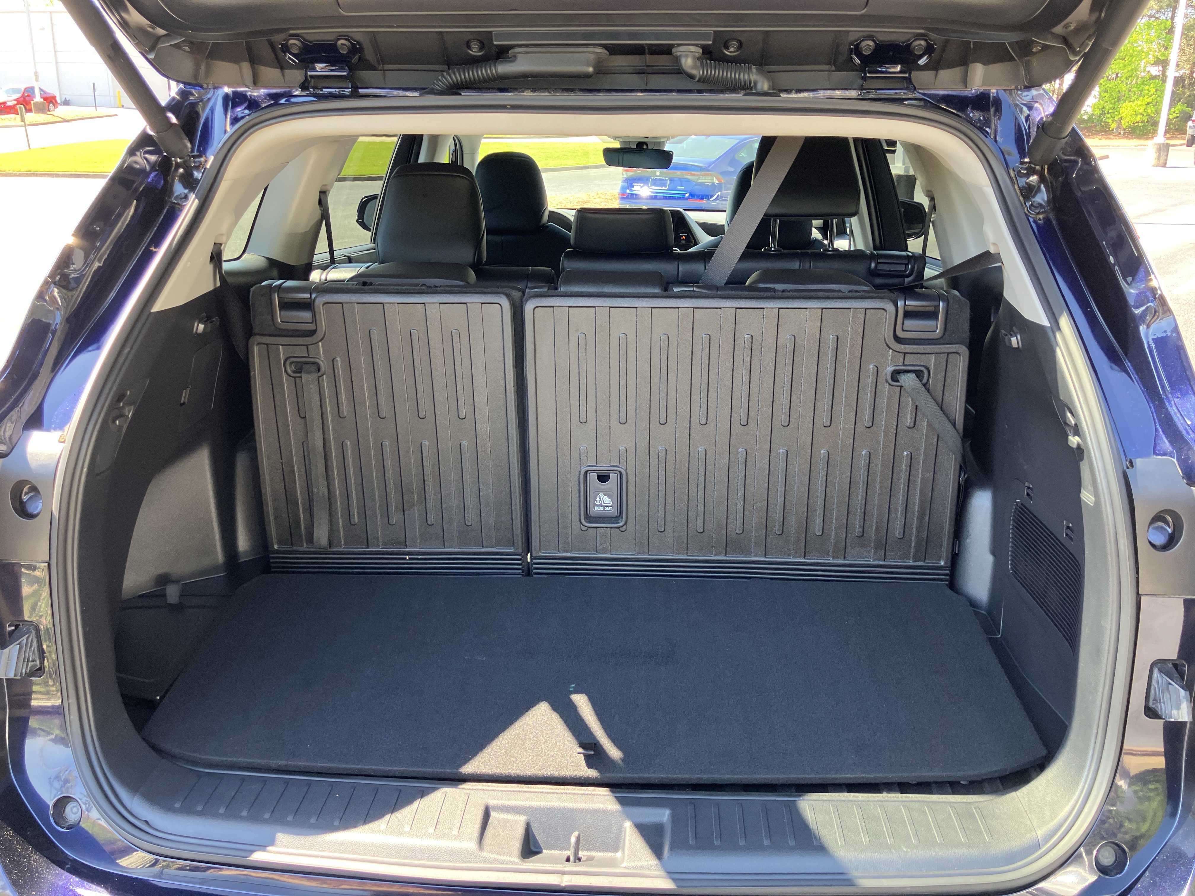Used 2025 Toyota Highlander XLE FWD image 35