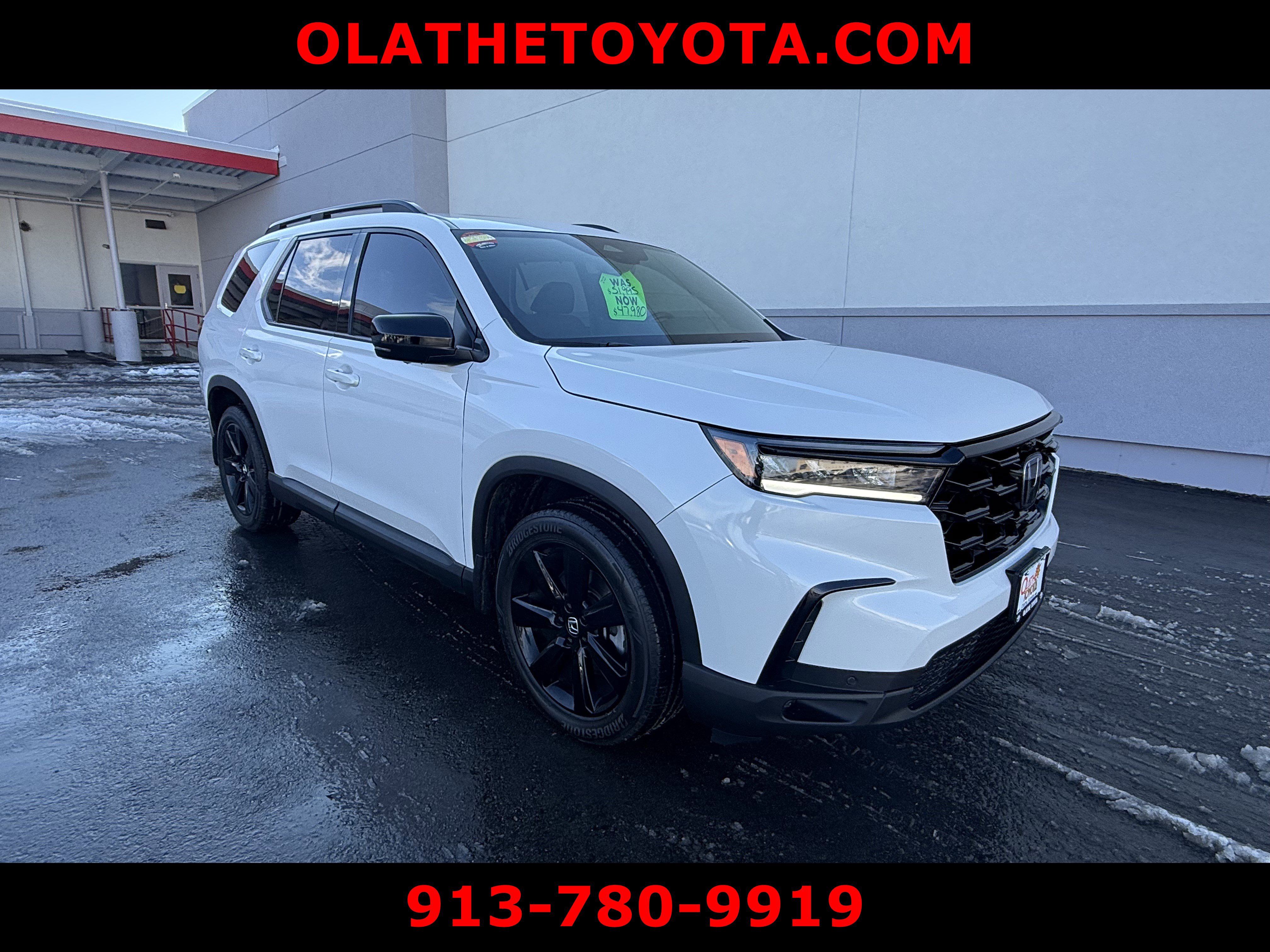 Used 2025 Honda Pilot Black Edition image 2