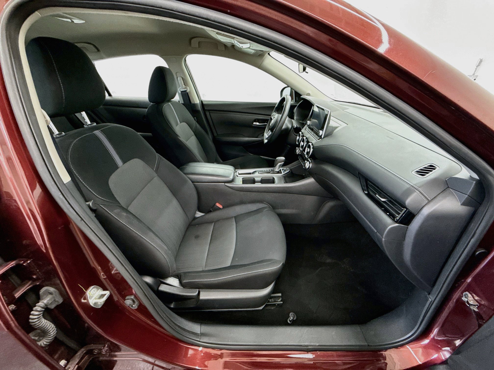 Used 2024 Nissan Sentra SV FWD image 28