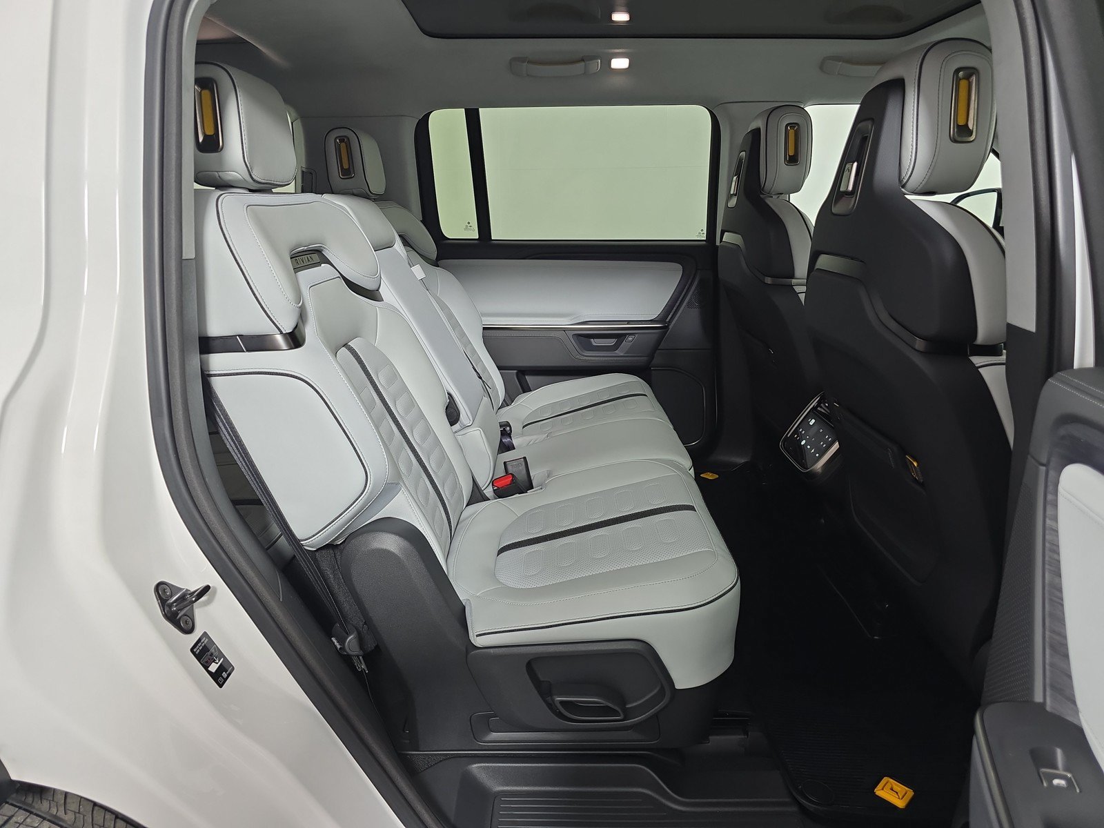 Used 2025 Rivian R1S Adventure AWD/4WD image 23