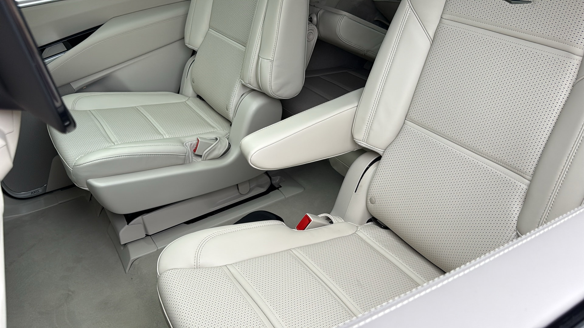 New 2026 Cadillac Escalade Platinum Sport w/ LPO, Floor Liner Package AWD/4WD image 30