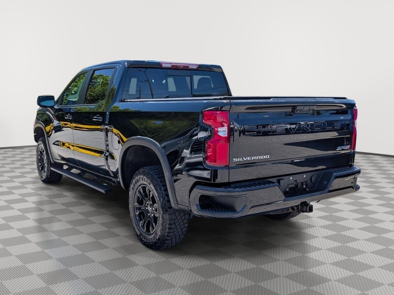 Used 2022 Chevrolet Silverado 1500 ZR2 w/ Technology Package AWD/4WD image 3
