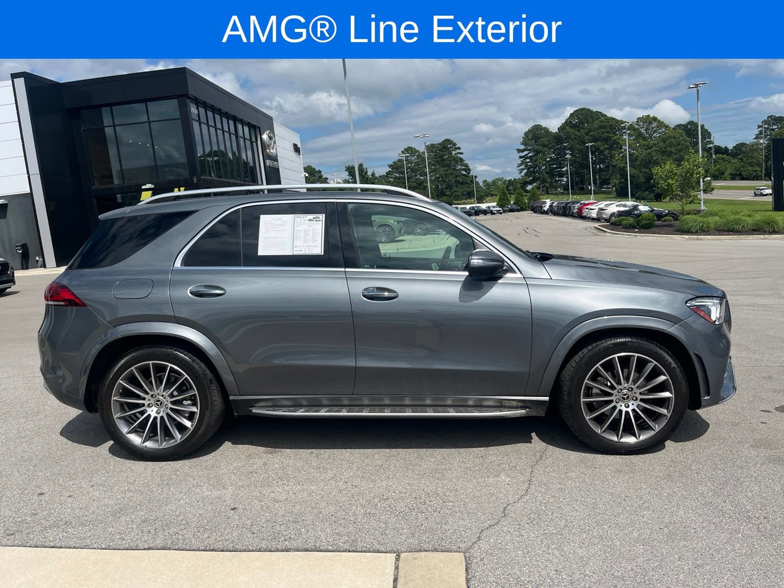 Used 2023 Mercedes-Benz GLE 350 4MATIC w/ AMG Line Exterior image 4