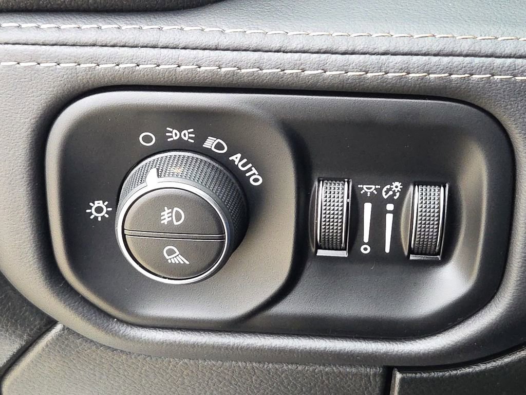 Used 2024 RAM 3500 Limited AWD/4WD image 26
